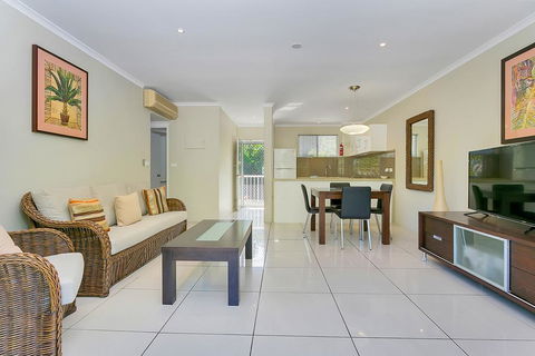 214 Spindle Cowrie Apartment - Accommodation Cairns 3
