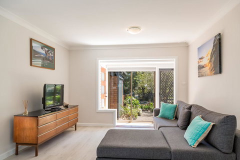 235 Mitchell Parade, Mollymook - Accommodation Cairns 0