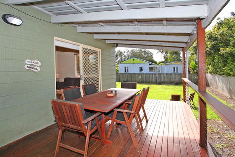 24 Sundew Street, Mudjimba - 500 Bond - Pet Friendly, Linen Supplied, WIFI, Air Cond. - Accommodation Cairns 0