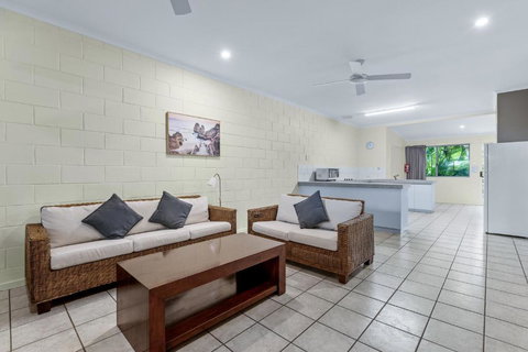 Cable Beachside Villas - Accommodation Cairns 1