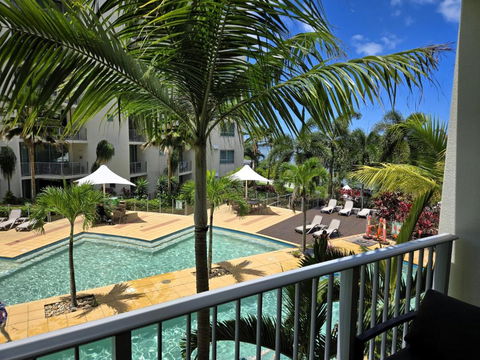Cairns Reefside Retreats - Accommodation Cairns 2