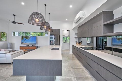 Canopy Views Holiday House With Heated Pool - Accommodation Cairns 4