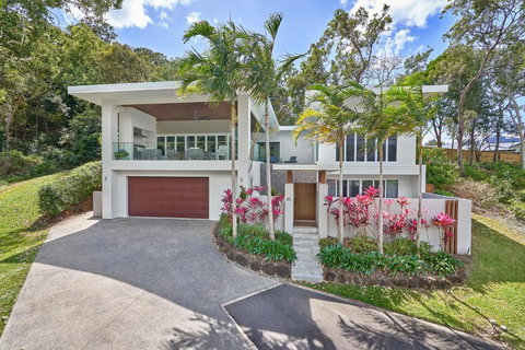 Canopy Views Holiday House With Heated Pool - Accommodation Cairns 1