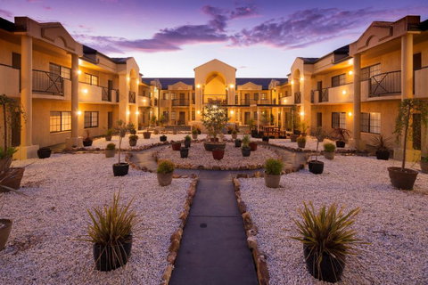 Canberra Parklands Central Apartment Hotel Official - Accommodation Cairns 1