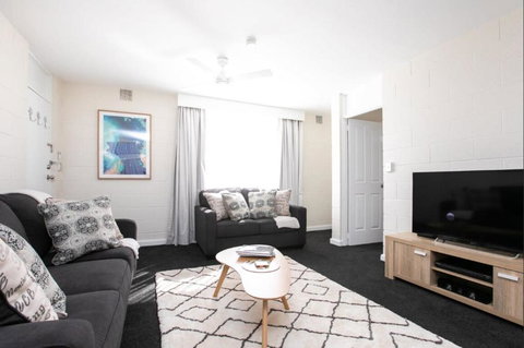 CBD Apartment By The Park: WiFi & Parking - Accommodation Cairns 0