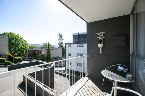 CBD Apartment By The Park: WiFi & Parking - Accommodation Cairns 2