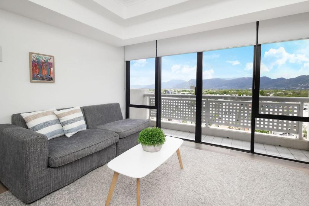 City Studio Apt near Hospital Pool Mountain view