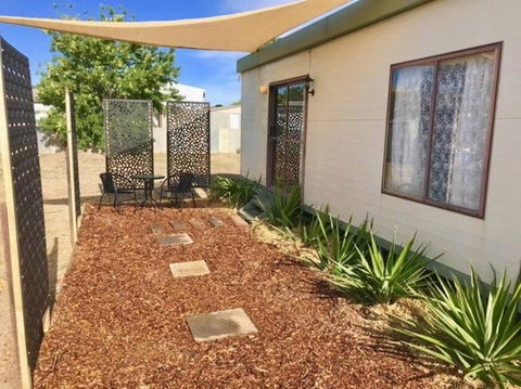 Cute Private Studio Flat With AIRCON! - Accommodation Cairns 2