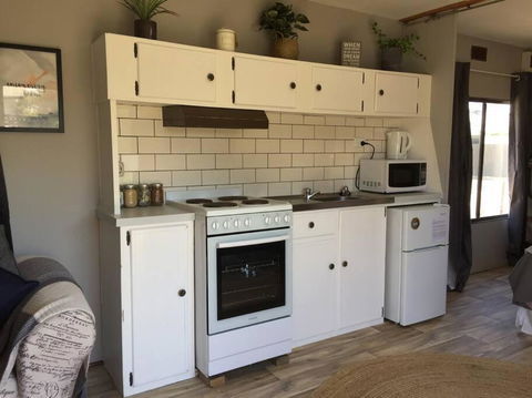 Cute Private Studio Flat With AIRCON! - Accommodation Cairns 0