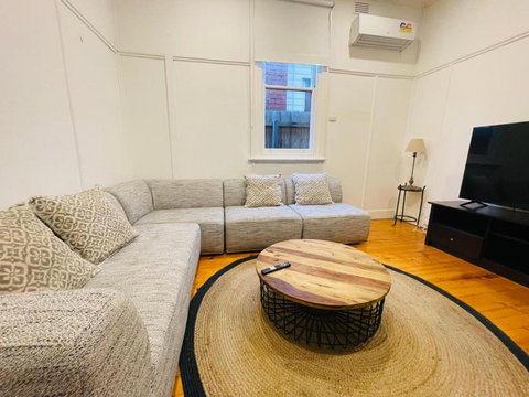 D114 Victorian Central Stay - Accommodation Cairns 2