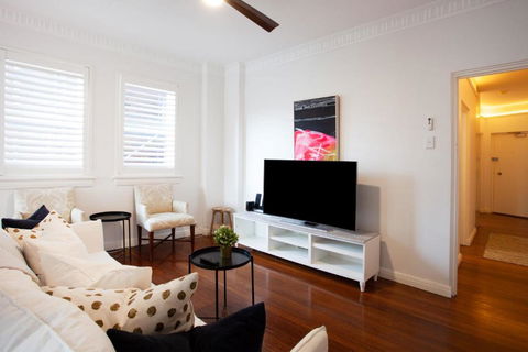 Deco Amour, Bellevue Hill Isyd - Accommodation Cairns 0