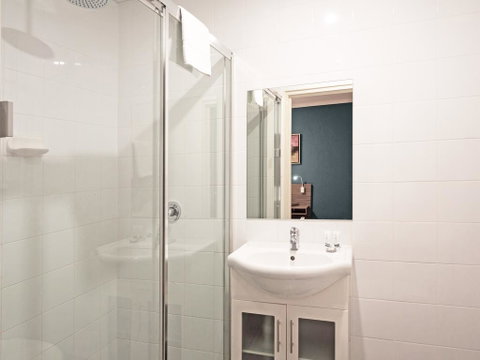 28 Hotel - Accommodation Cairns 2