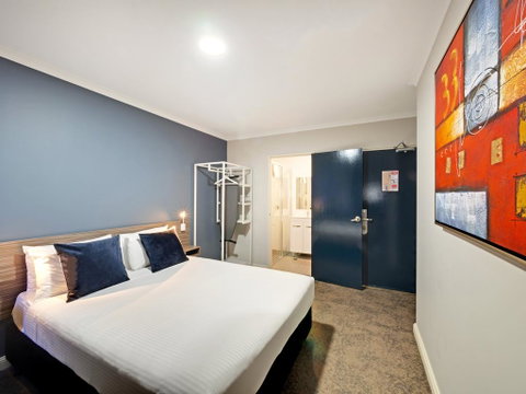 28 Hotel - Accommodation Cairns 1