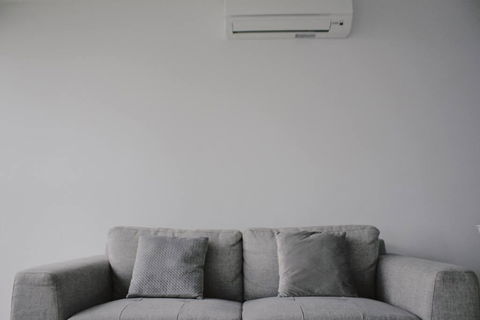 2Bed 2Bath Minimalist Apartment In CBD - Accommodation Cairns 2
