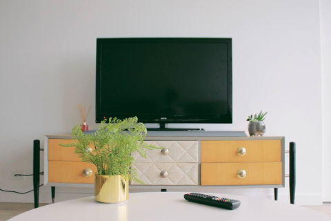 2Bed 2Bath Minimalist Apartment In CBD - Accommodation Cairns 1