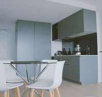 2Bed 2Bath Minimalist Apartment in CBD - Accommodation Cairns