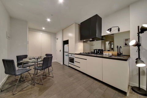 2BR Suites On Bourke, Perfect Location, Views - Accommodation Cairns 1