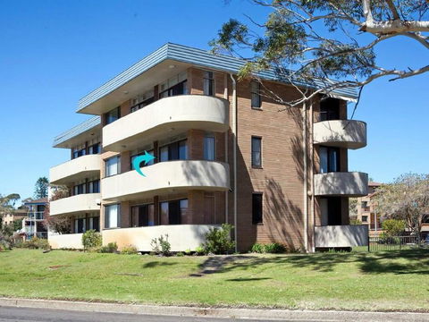 3 'COLUMBIA', 12 COLUMBIA CLOSE - LARGE UNIT WITH FANTASTIC WATER VIEWS - Accommodation Cairns 3