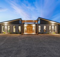 3 WISE MONKEYS MANSFIELD - Accommodation Cairns