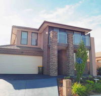 4 Bed 2 And A Half Bath Luxury Villa in Point Cook - Accommodation Cairns