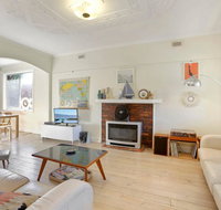 4 MONTROSE AVE - retro home in the heart of town - Accommodation Cairns