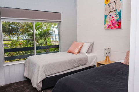 454 Charlton Esplanade Apartment - Accommodation Cairns 1