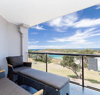 5 'The Outlook' 4 Ocean Parade - overlooking Boat Harbour beach and ducted air conditioning - Accommodation Cairns