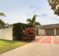 6 Petrie Ave Marcoola Pet Friendly Linen supplied - Accommodation Cairns