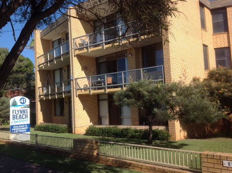 7 Flynn's Beach Apartment - Accommodation Cairns 0