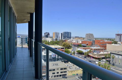 96 North Terrace Stylish Penthouse Apartment - Accommodation Cairns 3