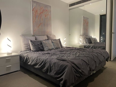 @Realm Modern Executive Apartment, 1BR, Wine, WiFi, Secure Parking, Canberra - Accommodation Cairns 2