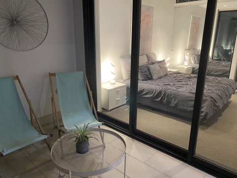 @Realm Modern Executive Apartment, 1BR, Wine, WiFi, Secure Parking, Canberra - Accommodation Cairns 1