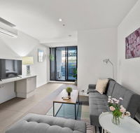 A Bright  Airy CBD Apt Next to Southern Cross - Accommodation Cairns