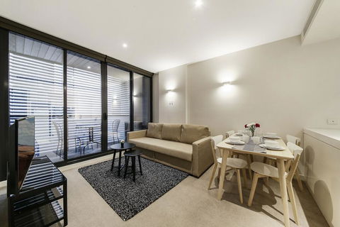 A Central & Cozy 2BR Apt Near Federation Square - Accommodation Cairns 0