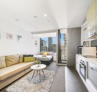 A Charming Studio with Stunning City Views - Accommodation Cairns