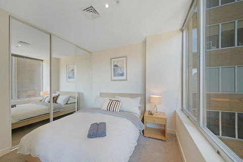 A Comfy & Central 2BR Apt Near Flinders Station - Accommodation Cairns 0