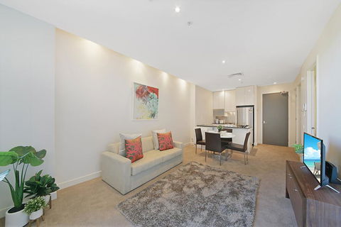 A Comfy & Central 2BR Apt Near Flinders Station - Accommodation Cairns 1