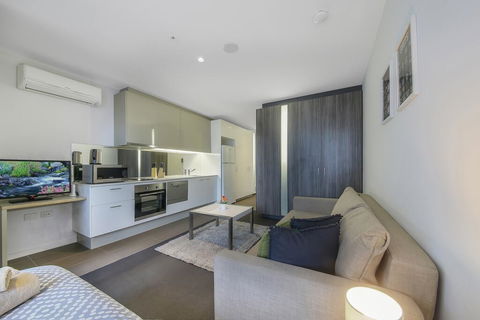 A Cozy & Comfy Studio Next To Southern Cross - Accommodation Cairns 1