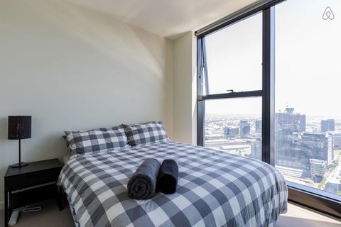 A Cozy CBD Suite With Spectacular City Views - Accommodation Cairns 1