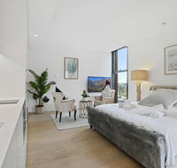 A Luxury home hidden in the Urban oasis - Accommodation Cairns