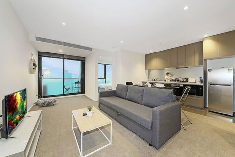 A Modern & Central Apt With Beautiful City Views - Accommodation Cairns 0