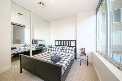A Spacious & Central 2BR Apt Near Flinders Station - Accommodation Cairns 1