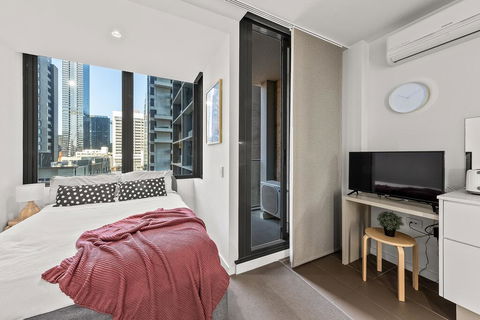 A Stylish & Comfy CBD Studio Near Southern Cross - Accommodation Cairns 3
