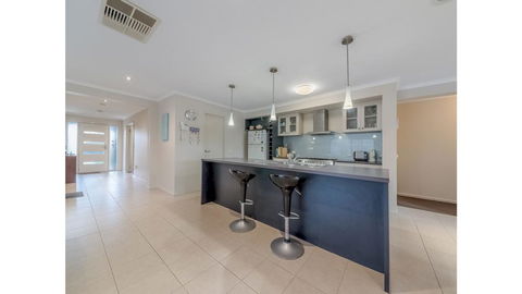 A TOUCH OF CLASS - PET FRIENDLY (OUTSIDE ONLY) - Accommodation Cairns 3