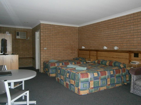 Aaron Inn Motel - Accommodation Cairns 1