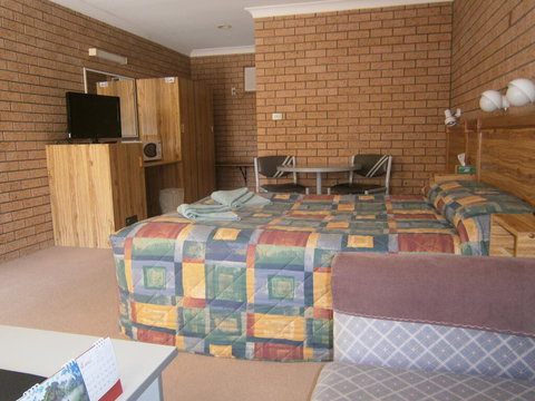 Aaron Inn Motel - Accommodation Cairns 2