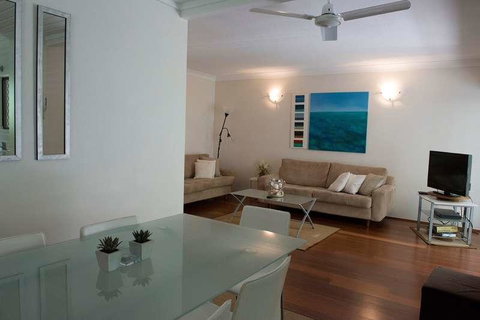 Absolute Beachfront - Mooloolaba - Accommodation Cairns 2