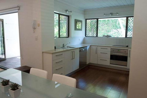 Absolute Beachfront - Mooloolaba - Accommodation Cairns 3