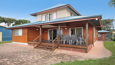 Absolute Beachfront At Hastings - Accommodation Cairns 2