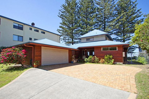 Absolute Beachfront At Hastings - Accommodation Cairns 1